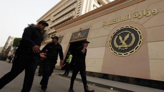 فيديو مخل لـ ضابطي شرطة يثير جدلاً بمصر