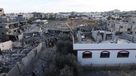 Palestinians gather at the site of an Israeli strike on a house, amid the ongoing conflict between Israel and the Palestinian Islamist group Hamas, in Rafah in the southern Gaza Strip, February 12, 2024. REUTERS/Ibraheem Abu Mustafa