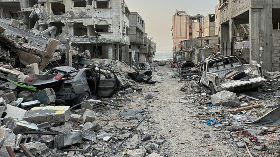 Houses destroyed in Israeli strikes during the conflict lie in ruin, amid a temporary truce between Israel and the Palestinian Islamist group Hamas, in Beach refugee camp, in Gaza City November 26, 2023. REUTERS/Abed Sabah