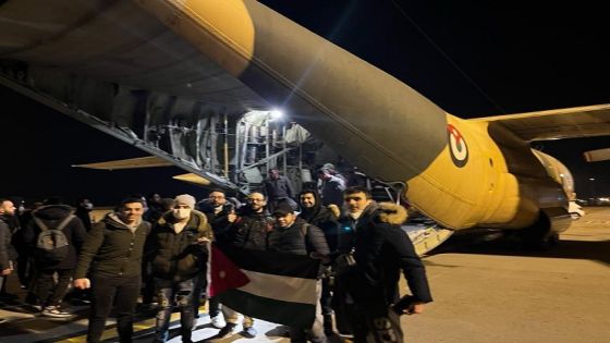 وصول طائرة الإخلاء الثانية إلى عمان تقل أردنيين وفلسطينيين