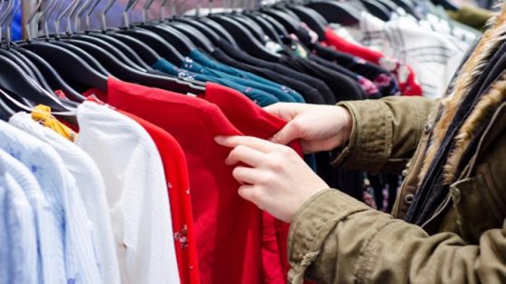 نقابة الألبسة: تخفيضات على الشتوي لـ 70% بسبب تكدّس البضائع