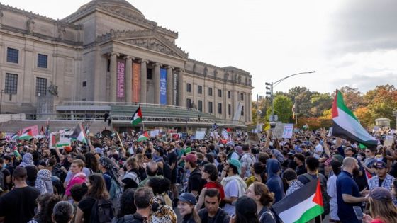 النواب الأمريكي يهدد الطلاب الأجانب: مشاركتهم بالاحتجاجات دعماً لفلسطين قد تُفقِدهم تأشيراتهم!