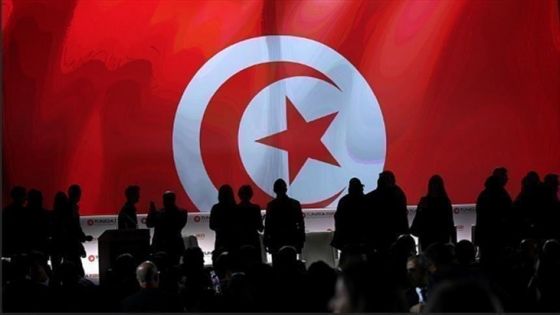 الرئيس التونسي يفرض حضر التجول الليلي ويمنع التجمعات