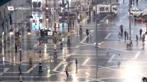شاهدوا : أمطار الخير تهطل في المدينة المنورة بشكل غزير