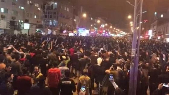 أزمة المياه في إيران تتصاعد.. وهتافات ضد خامنئي تصدح في العاصمة