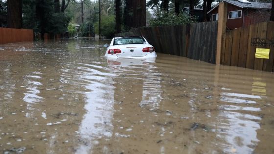 The San Lorenzo River rises with emergency evacuation orders in Felton Grove, California, U.S., January 14, 2023. REUTERS/David Swanson