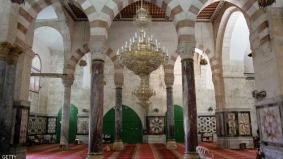 الخلايلة: تركيب أفضل أنواع السجاد في المسجد الأقصى