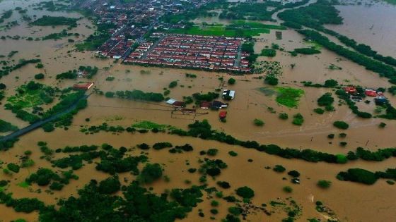 شاهد | فيضانات ولاية باهيا البرازيلية تدمّر سدّين وتهدد خمسة أخرى