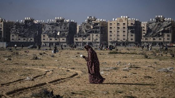 Palestinians flee from east to west of Khan Younis, Gaza Strip, during the ongoing Israeli bombardment, Saturday, Dec. 2, 2023. (AP Photo/Fatima Shbair)