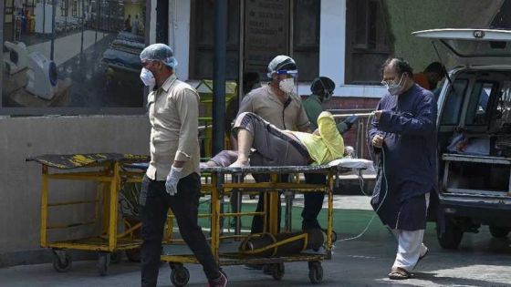 A Covid-19 coronavirus patient arrives for admission at the GTB hospital in New Delhi on April 29, 2021. (Photo by Prakash SINGH / AFP)