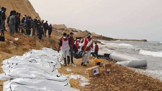 مأساة قبالة السواحل الليبية.. العثور على 10 جثامين وفقدان 120