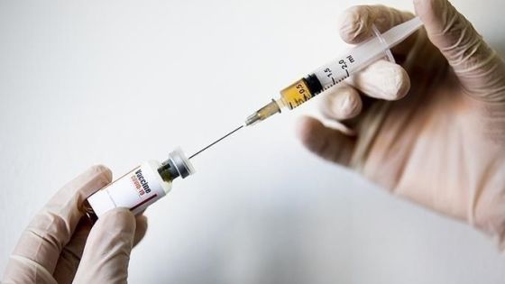 بدأ حملة تطعيم العاملين في مدارس القطاع الخاص