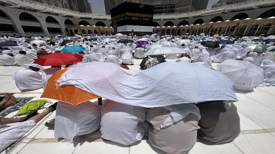 MECCA, SAUDI ARABIA - JUNE 16: Prospective pilgrims take a break during a prayer before completing their Hajj pilgrimage in Mecca, Saudi Arabia on June 16, 2023. (Photo by Ashraf Amra/Anadolu Agency via Getty Images)