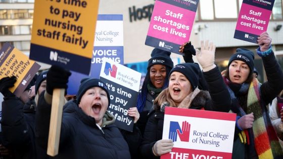 NHS nurses display signs as they strike, due to a dispute with the government over pay, outside St Thomas' Hospital in London, Britain December 15, 2022. REUTERS/Henry Nicholls