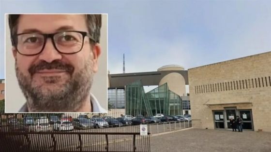 محكمة إيطالية تنصف موظفاً فُصل بسبب غمضة عين