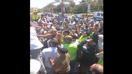 غضب واحتجاج لعمال الموانئ أمام محافظ العقبة
