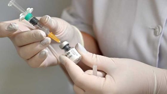 A nurse prepares syringe for an injection in paediatric polyclinic in Ukrainian capital of Kiev on August 22, 2019. - According to the WHO, measles cases tripled in the world between January and July compared to the same period a year before. Ukraine, a post-soviet country, large as France, is the most affected in Europe. Ukraine has recorded more than 57,000 cases since the beginning of the year, including 18 deaths -- unprecedented number since the country's independence. Faced with an outbreak of the disease, the government threatened in mid-August to ban unvaccinated children from access to schools. (Photo by Sergei SUPINSKY / AFP)