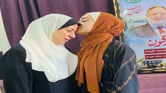 فلسطينية تفوقت بالتوجيهي تفي بوعدها لوالدها وشقيقها الشهيدين