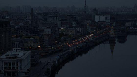 A view shows the city centre without electricity after critical civil infrastructure was hit by Russian missile attacks in Ukraine, as Russia's invasion of Ukraine continues, in Kyiv, Ukraine October 24, 2022. REUTERS/Gleb Garanich TPX IMAGES OF THE DAY