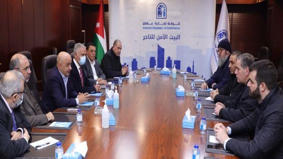 مجلس تجارة عمان يؤكد دعمه لقضايا قطاع الألبسة