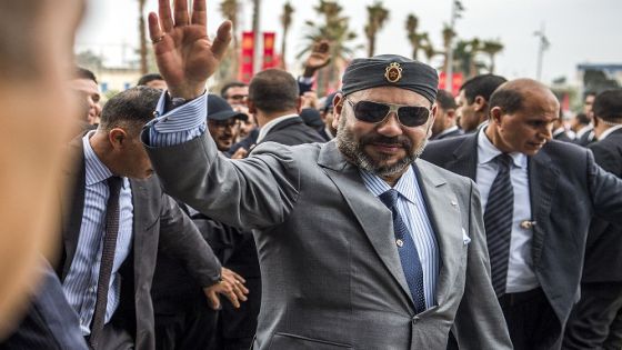 Morocco's King Mohamed VI (C) arrives for the inauguration of the capital Rabat's Agdal train station for the new LGV (High-speed rail) line on November 17, 2018. (Photo by FADEL SENNA / AFP)