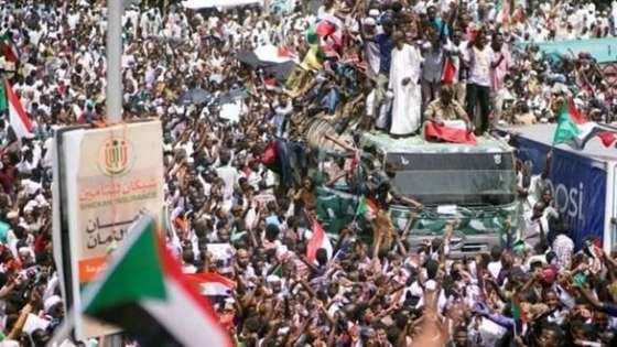 5 قتلى بمظاهرات في السودان والسلطات تقطع الإنترنت