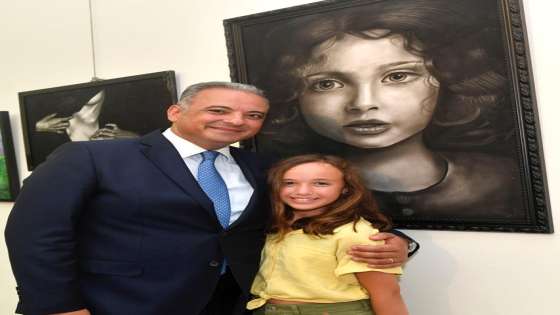 وزير الثقافة اللبناني يكرم طفلة اردنية